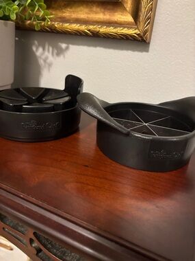 NWOT 2 piece Large Pampered Chef Black Apple/Veggie Wedger Slicer